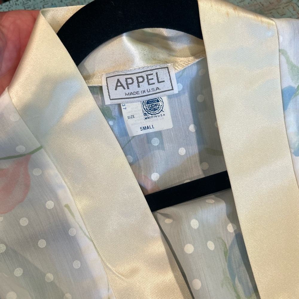 Vintage Pastel Floral and Polka Dot Robe - Picture 4 of 13